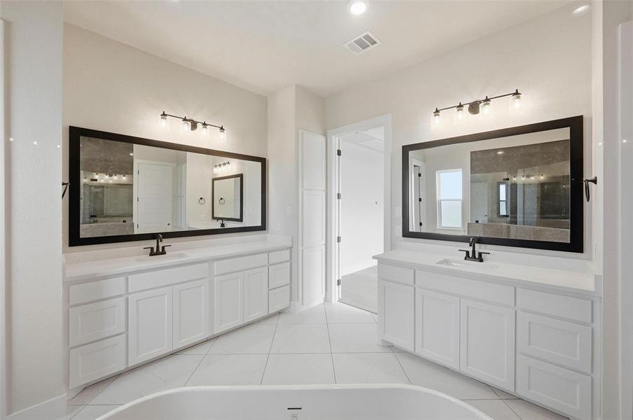 Furnished interior view inside a new home in Aledo Heights - Aledo ISD, Annetta South (Image 18).