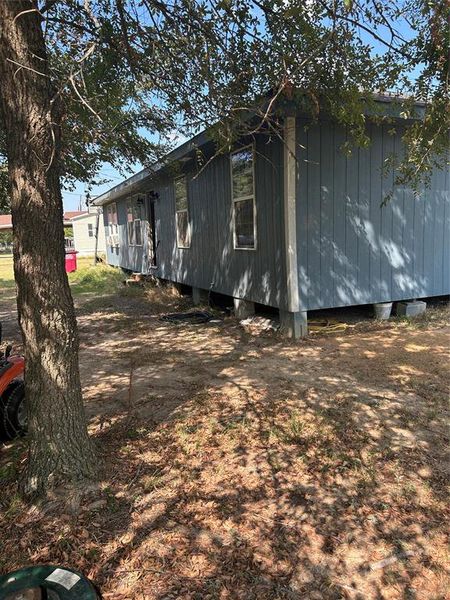 View of home's exterior