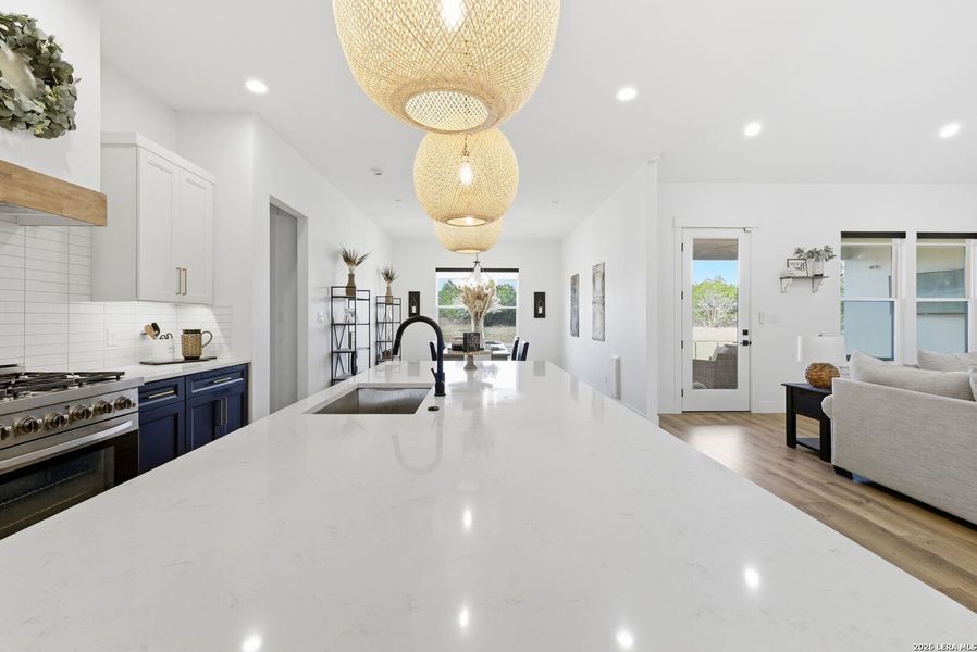 Furnished interior view inside a new home in , Bandera (Image 47).
