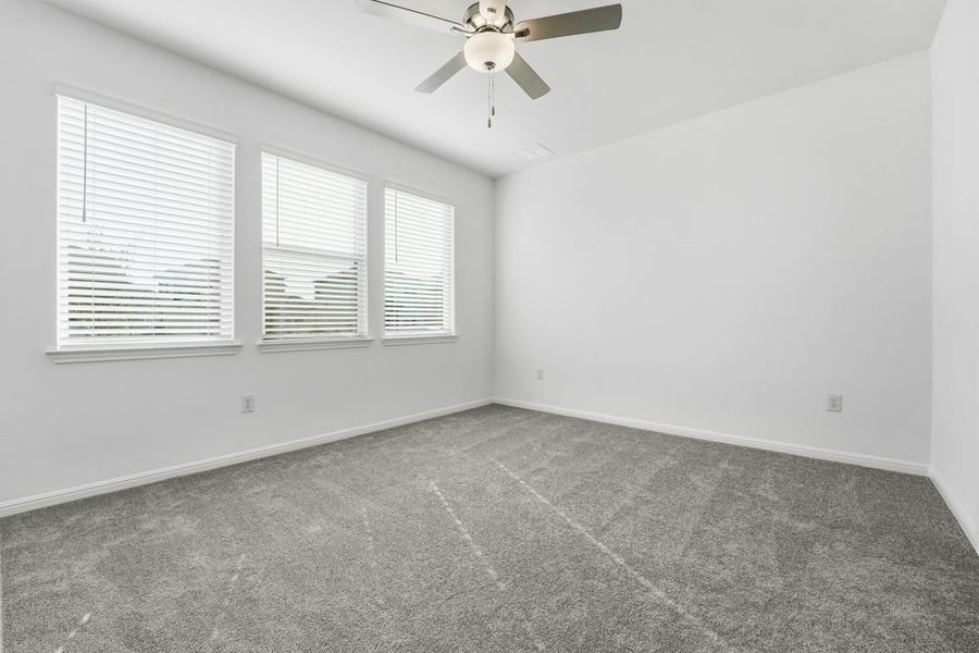Spacious, unfurnished interior of a new home in Longview, Del Valle (Image 14).