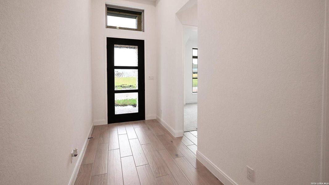 Spacious, unfurnished interior of a new home in Meadows of Mill Creek, Seguin (Image 18).