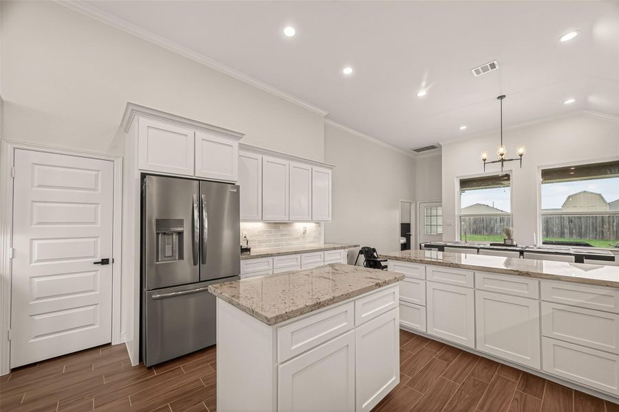 Furnished interior view inside a new home in , Anahuac (Image 11).