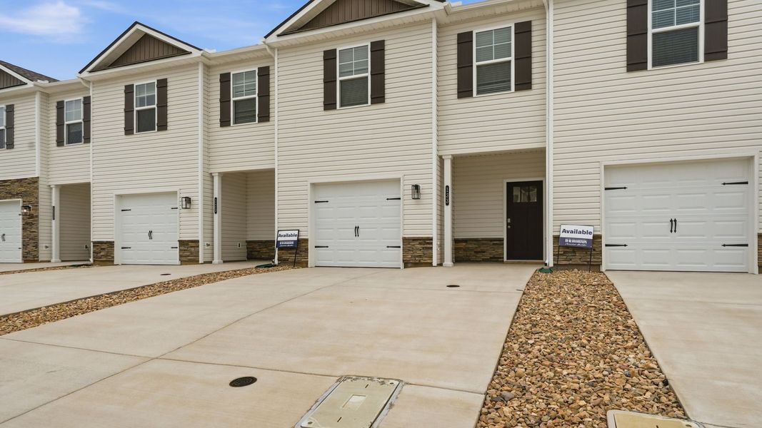 Exterior details and patio area of a home in Fieldcrest Acres Townhomes, Blountville (Image 3).