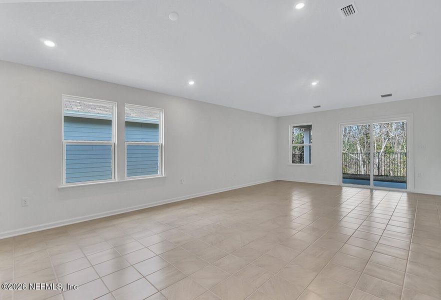 Spacious, unfurnished interior of a new home in Panther Creek, Jacksonville (Image 6).