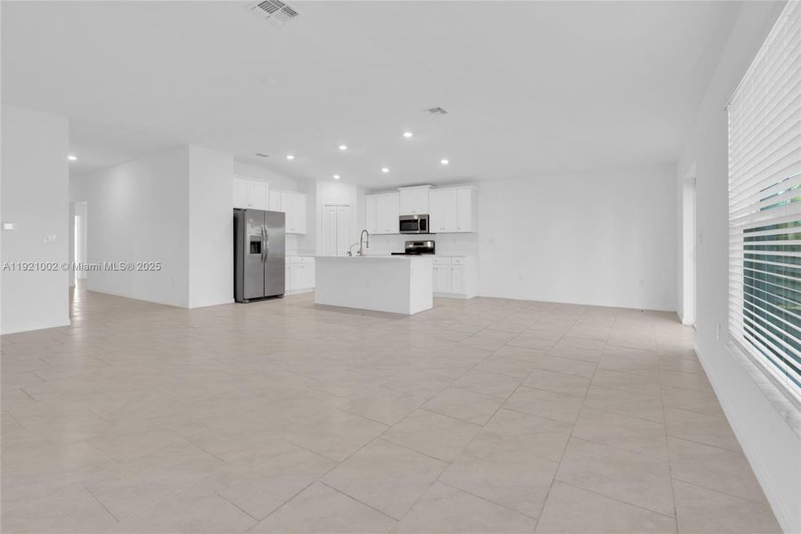 Spacious, unfurnished interior of a new home in , Cape Coral (Image 22). Spacious, unfurnished interior of a new home in , Cape Coral (Image 22).