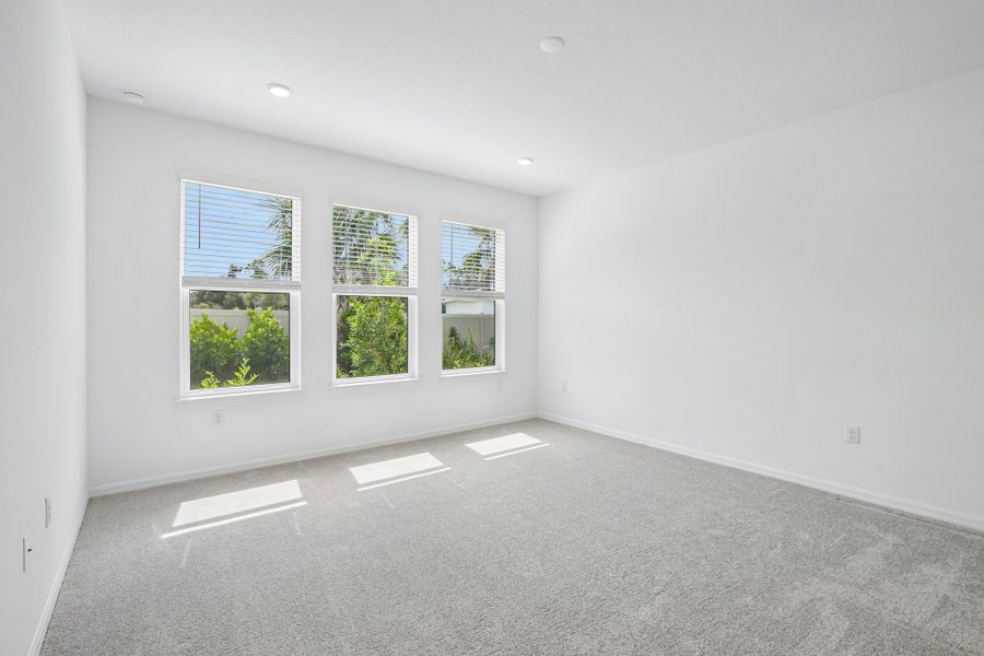 Spacious, unfurnished interior of a new home in Tiburon, Nokomis (Image 12).