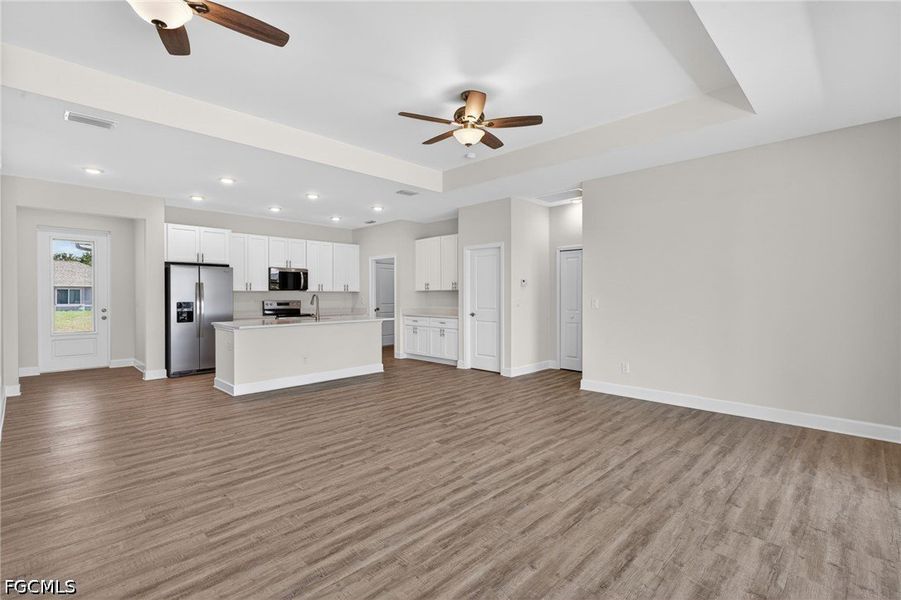Spacious, unfurnished interior of a new home in Cape Coral, Cape Coral (Image 18).