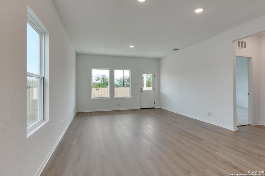 Spacious, unfurnished interior of a new home in Meadows at Hennersby Hollow 40's, San Antonio (Image 28).