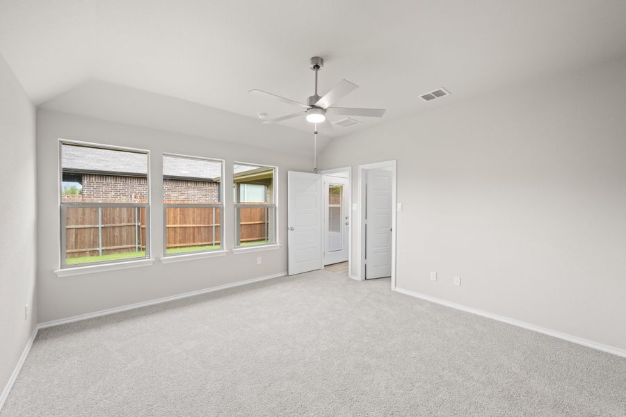 Spacious, unfurnished interior of a new home in Chisholm Hills, Cleburne (Image 21).