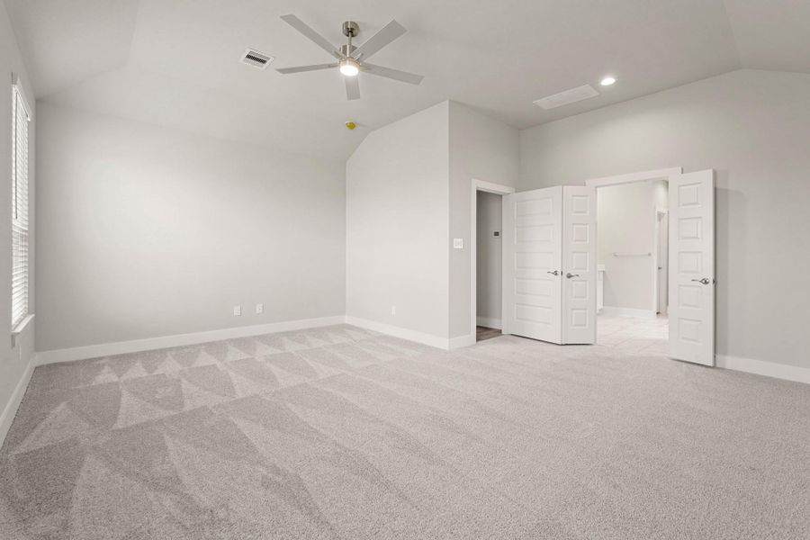 Spacious, unfurnished interior of a new home in Briarwood Crossing, Rosenberg (Image 11).