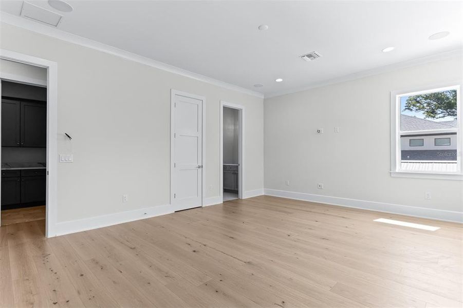 Spacious, unfurnished interior of a new home in , Tampa (Image 56).
