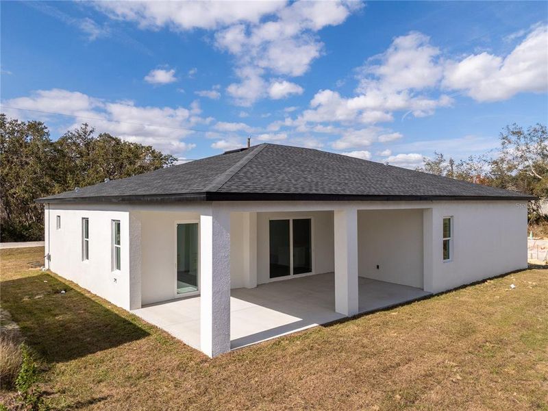Exterior details and patio area of a home in , Kissimmee (Image 4).