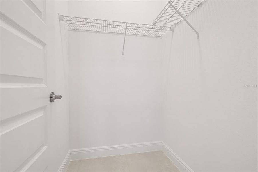 Spacious, unfurnished interior of a new home in , Sarasota (Image 26).