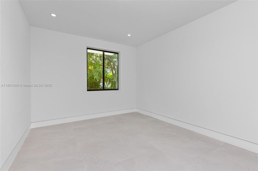 Spacious, unfurnished interior of a new home in , Pinecrest (Image 18).