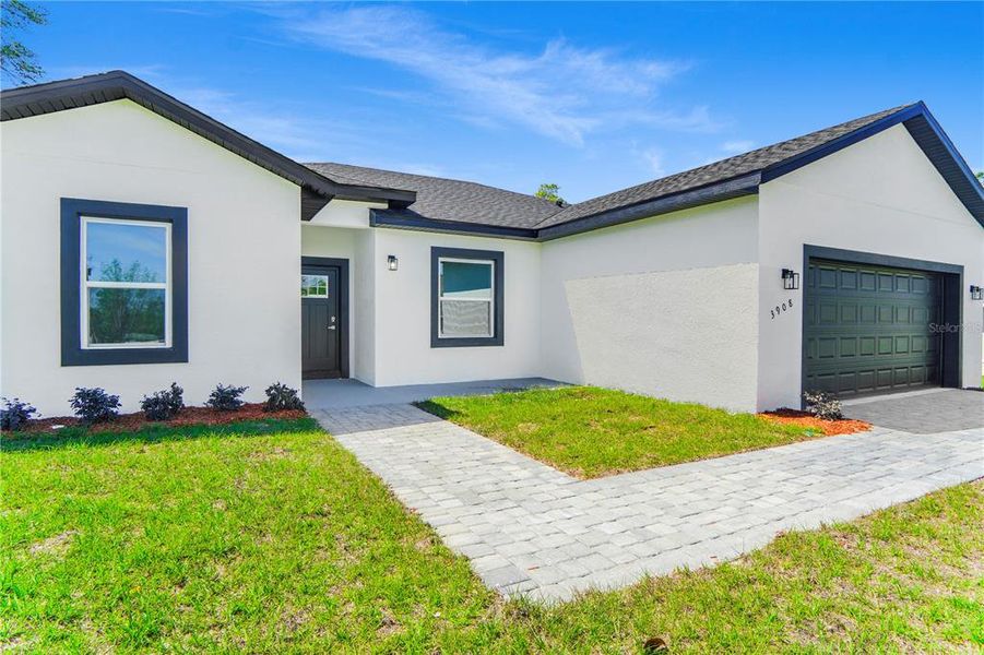 Exterior details and patio area of a home in , Ocala (Image 21).
