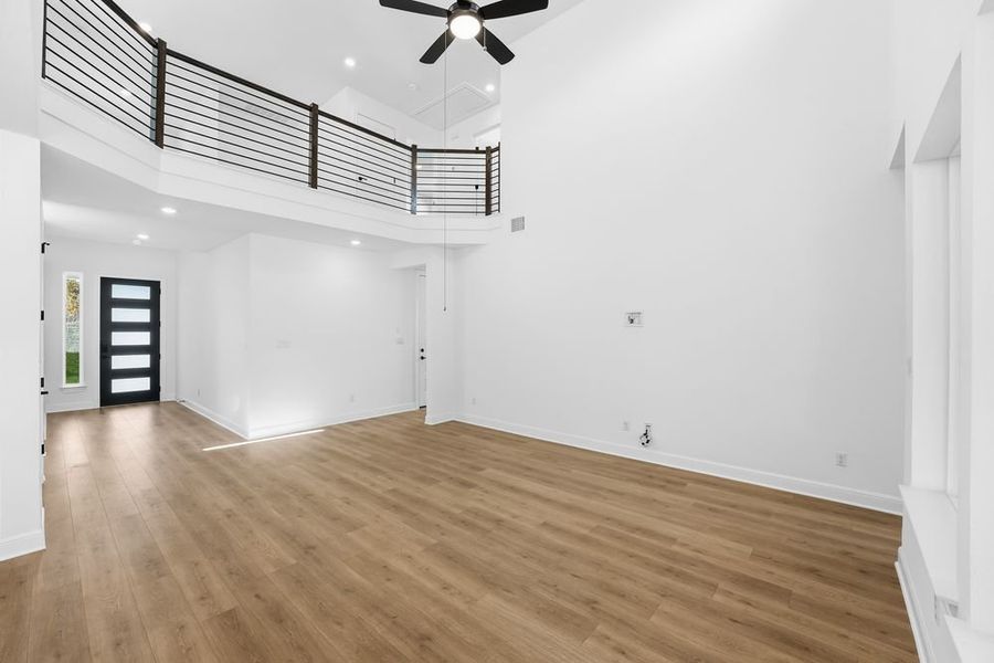 Spacious, unfurnished interior of a new home in Travisso, Leander (Image 11).