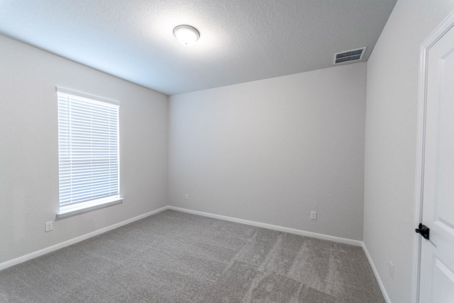 Spacious, unfurnished interior of a new home in Arcadia Ridge, San Antonio (Image 16).