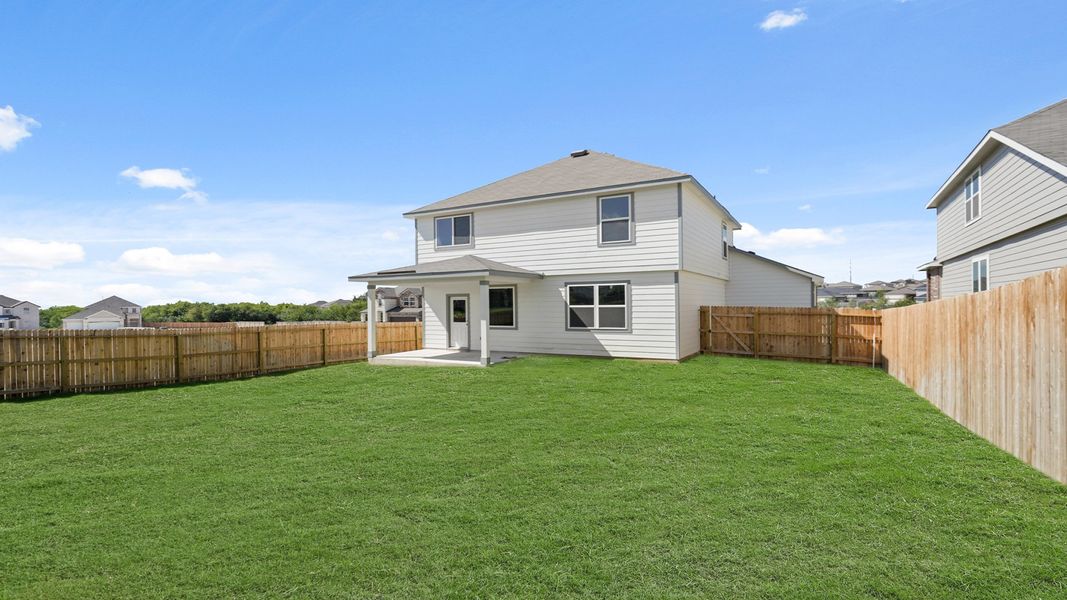 Exterior details and patio area of a home in Hunters Ranch, San Antonio (Image 3).