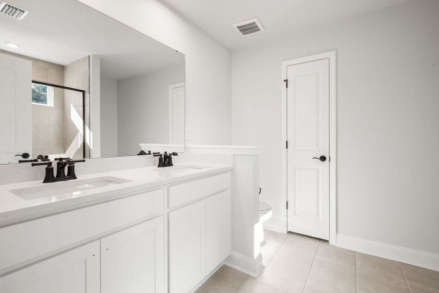 Furnished interior view inside a new home in Salem Bay, Beaufort (Image 6).