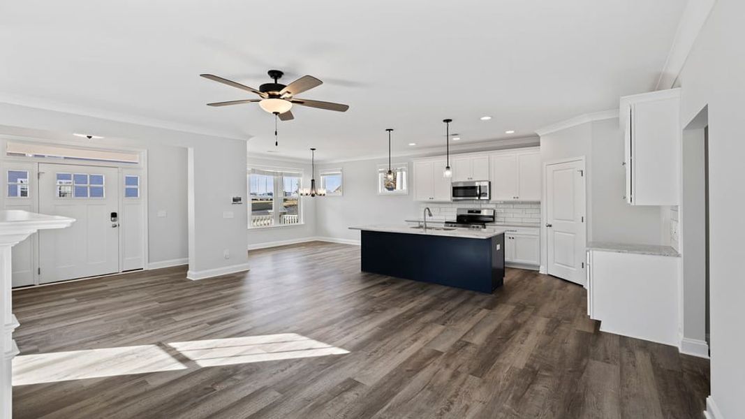 Spacious, unfurnished interior of a new home in Sunset Summits, Spartanburg (Image 17).