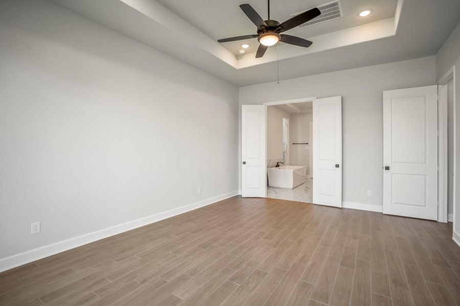 Spacious, unfurnished interior of a new home in Sienna 70′ Lots, Missouri City (Image 34).