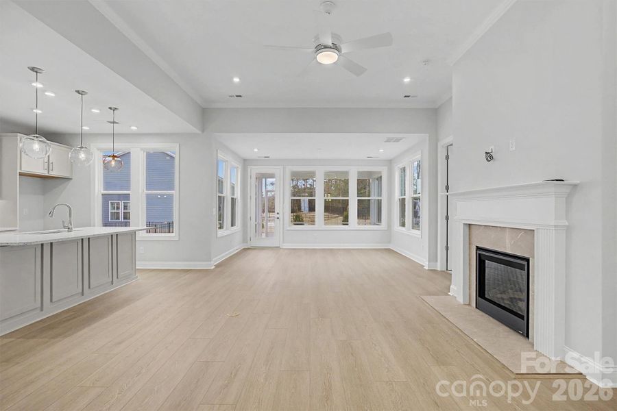 Spacious, unfurnished interior of a new home in Handsmill on Lake Wylie, York (Image 25).