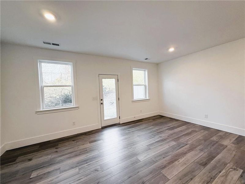 Spacious, unfurnished interior of a new home in Park Vue, Atlanta (Image 29).