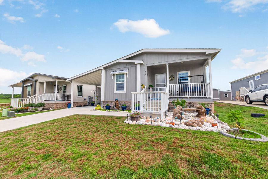 Exterior details and patio area of a home in , Willis (Image 22).