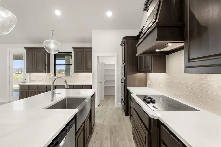 2431 Oak Knoll- Kitchen (3)