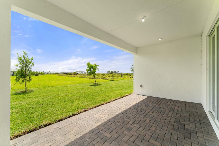 Spacious, unfurnished interior of a new home in Tradition - Kenley, Port St. Lucie (Image 11).
