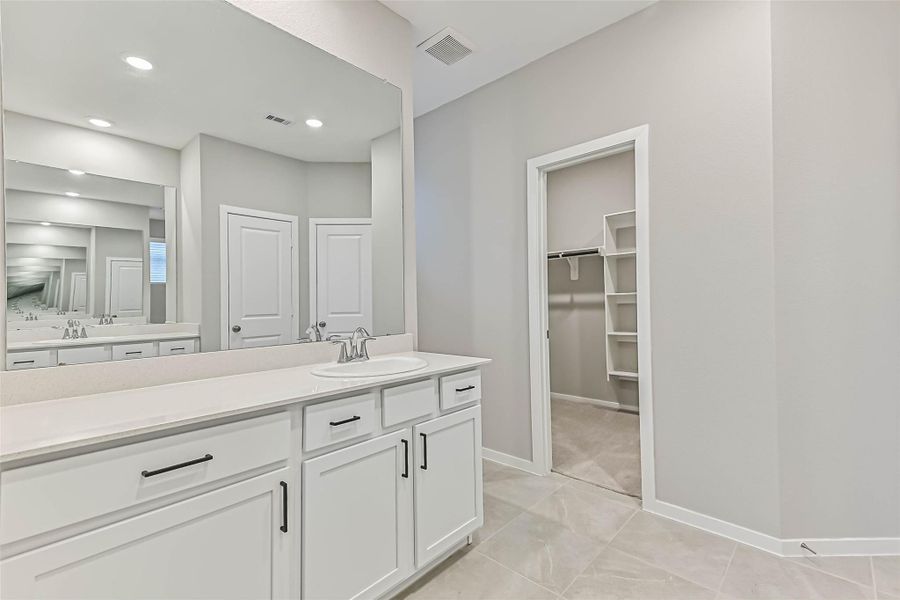 Furnished interior view inside a new home in Lago Mar, Texas City (Image 10).