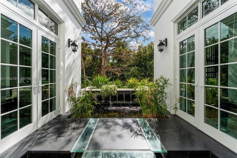 Exterior details and patio area of a home in , Pinecrest (Image 3).