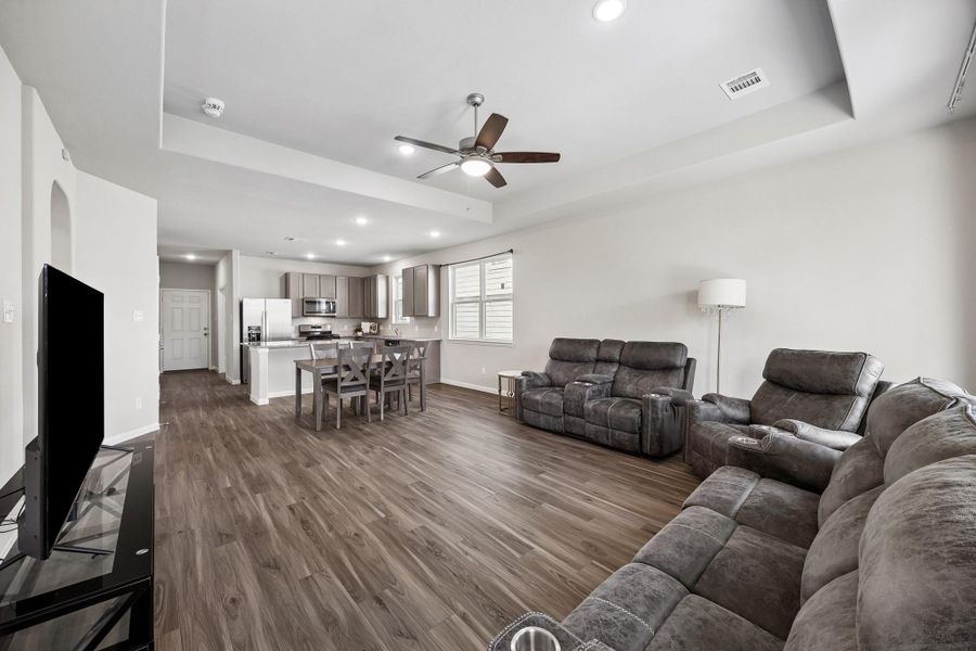 Furnished interior view inside a new home in Madison Bend, Conroe (Image 6). Furnished interior view inside a new home in Madison Bend, Conroe (Image 6).
