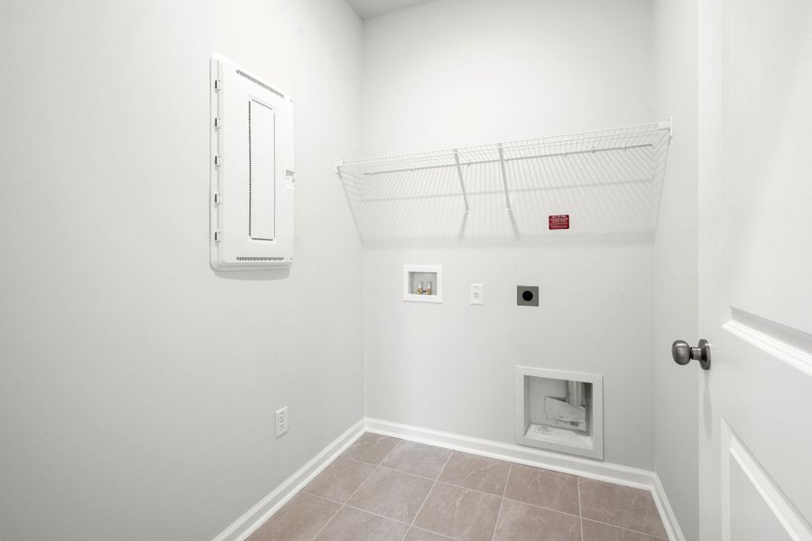 Spacious, unfurnished interior of a new home in Del Webb Savannah at Heartwood, Richmond Hill (Image 14).