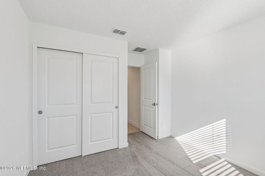 Spacious, unfurnished interior of a new home in Kings Preserve, Jacksonville (Image 28).