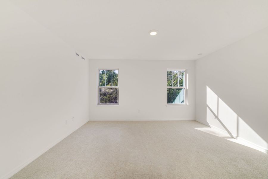 Spacious, unfurnished interior of a new home in Towns at Greenleaf, Oviedo (Image 24).