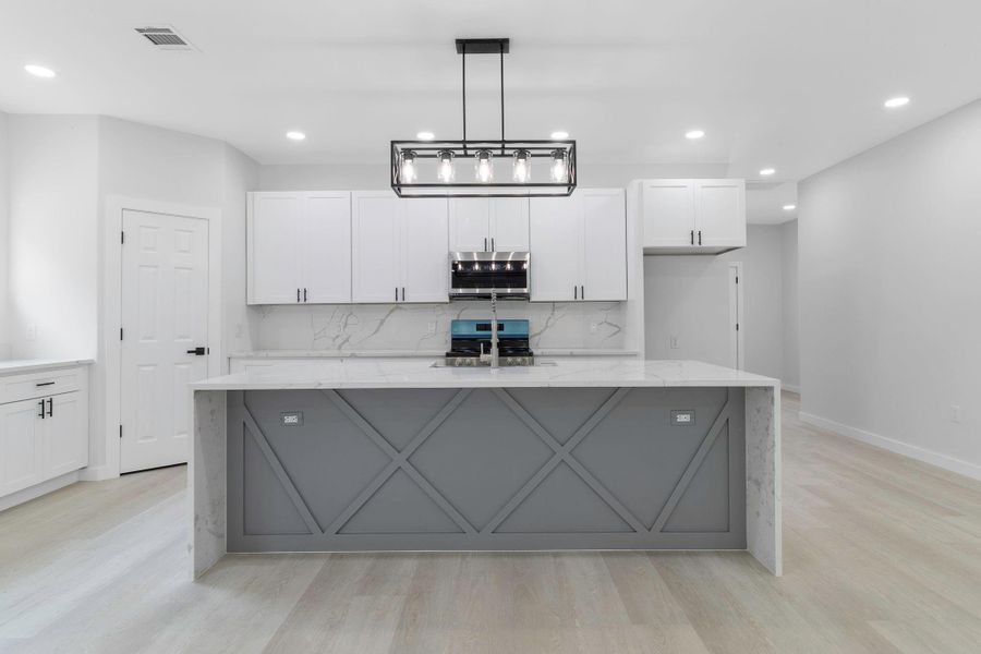 Furnished interior view inside a new home in , Onalaska (Image 8).