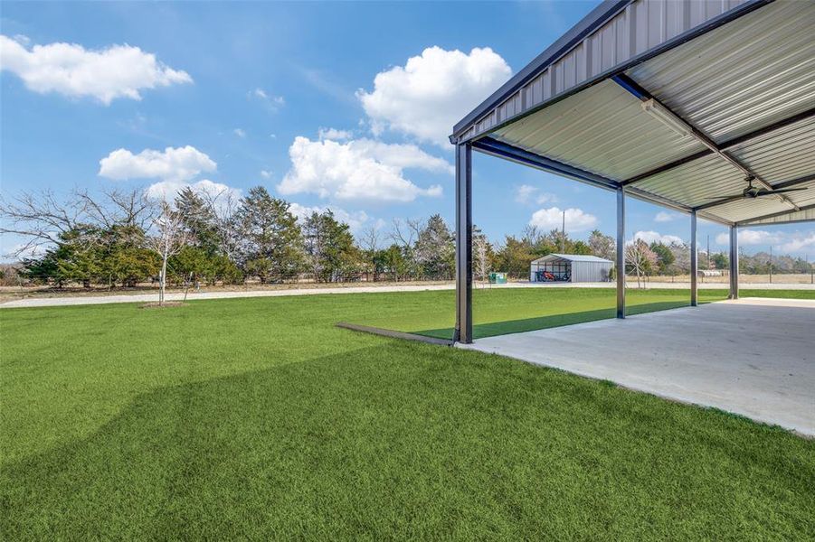 View of back patio and yard