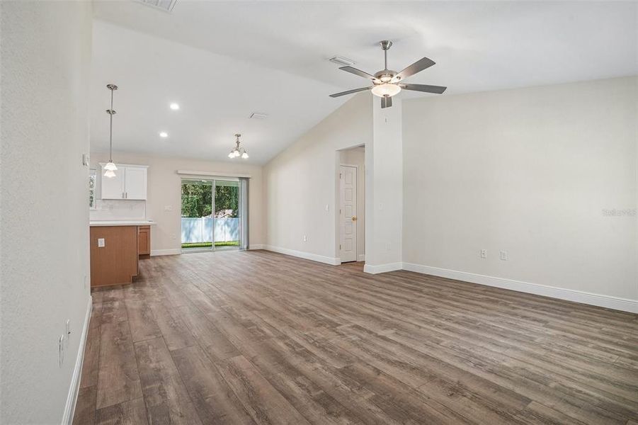 Spacious, unfurnished interior of a new home in , Citrus Springs (Image 19).