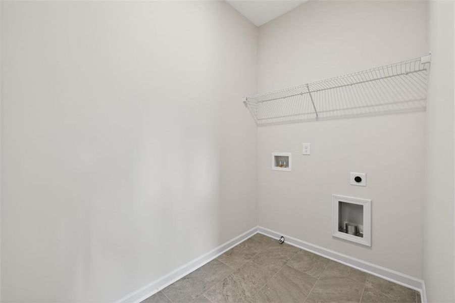 Spacious, unfurnished interior of a new home in Garrett Preserve, Douglasville (Image 30).