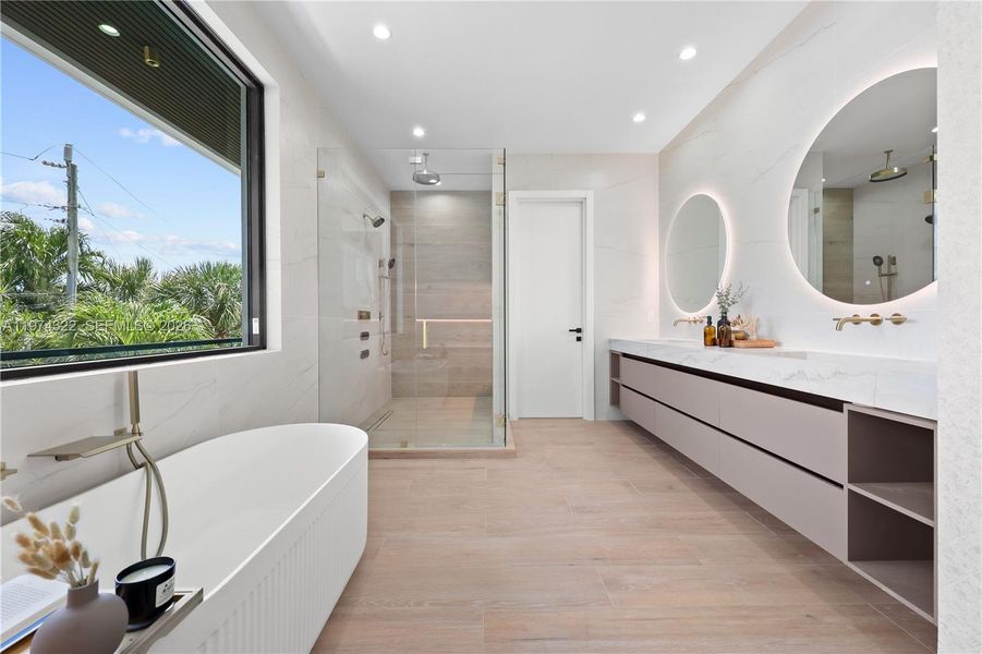 Furnished interior view inside a new home in , Fort Lauderdale (Image 46).