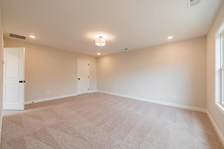 Spacious, unfurnished interior of a new home in Cherokee Township, Acworth (Image 21).