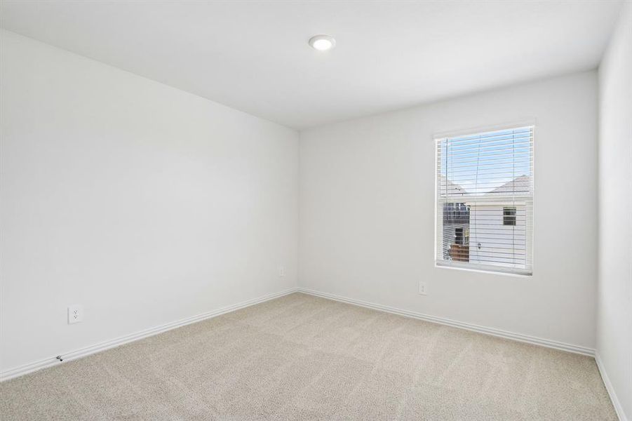 Spacious, unfurnished interior of a new home in Oak Ridge Park, Corinth (Image 32).