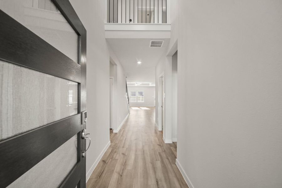Spacious, unfurnished interior of a new home in Country Creek, Mont Belvieu (Image 18).
