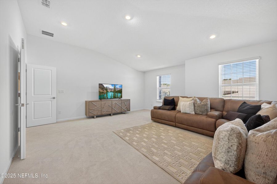 Furnished interior view inside a new home in , Middleburg (Image 34).