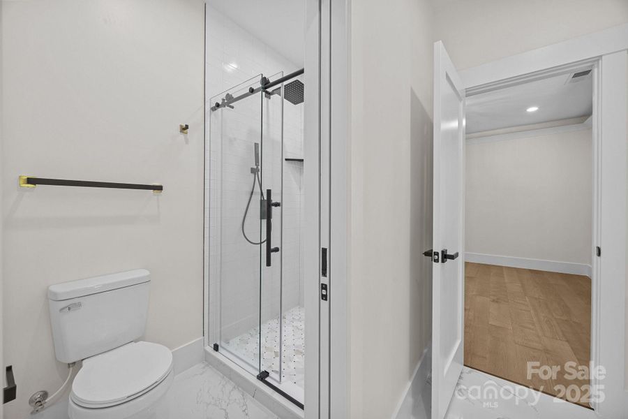 Image 43 of a home in .