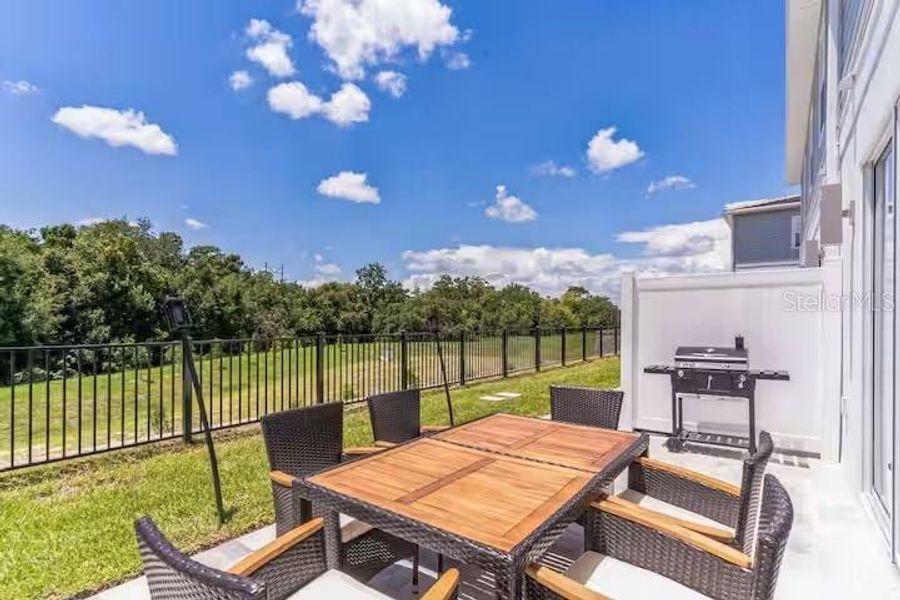 Exterior details and patio area of a home in , Reunion (Image 4).