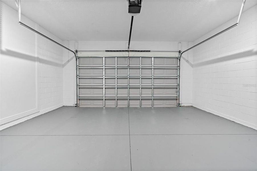 Spacious, unfurnished interior of a new home in , Ocala (Image 23).