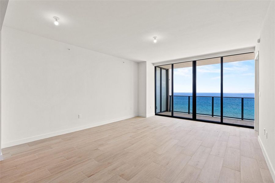 Spacious, unfurnished interior of a new home in , Pompano Beach (Image 23).