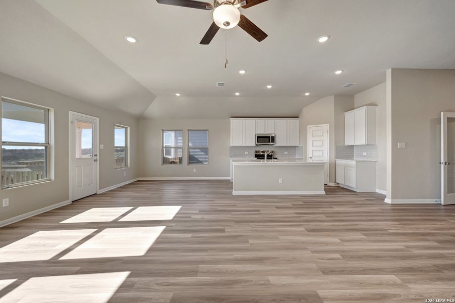 Spacious, unfurnished interior of a new home in Paloma Park, Converse (Image 32).